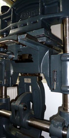 Krause Kniehebelpresse